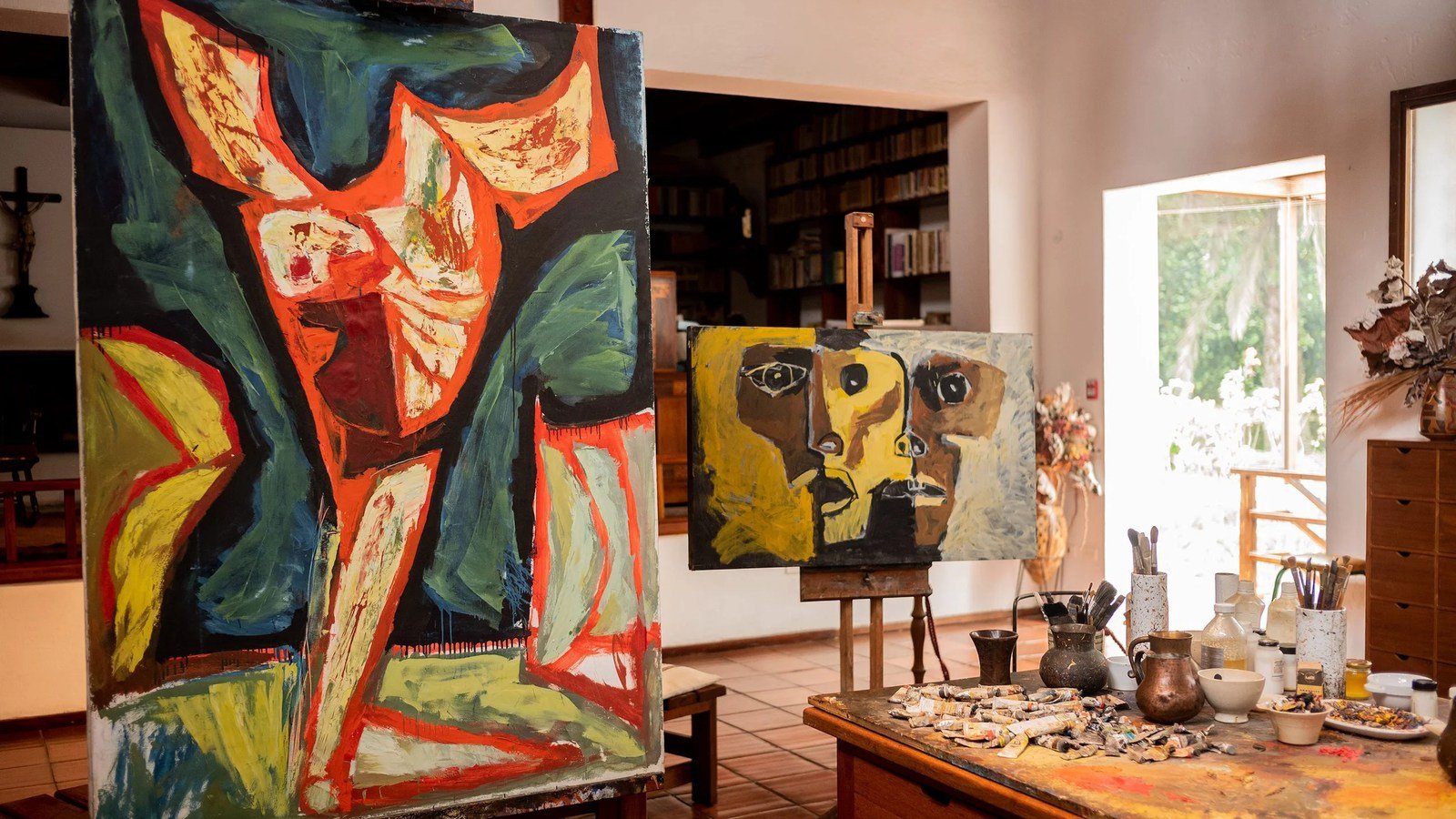 Art, Cocktails & Chiva Party: From Masterpieces to Midnight Beats
