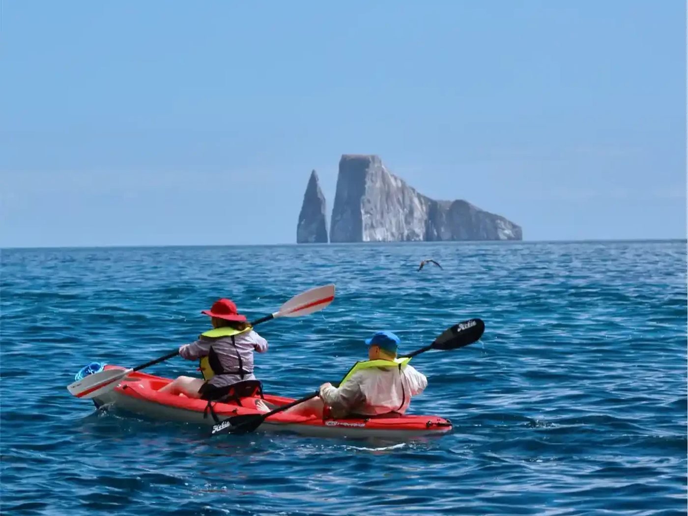 Kayaking by León Dormido
