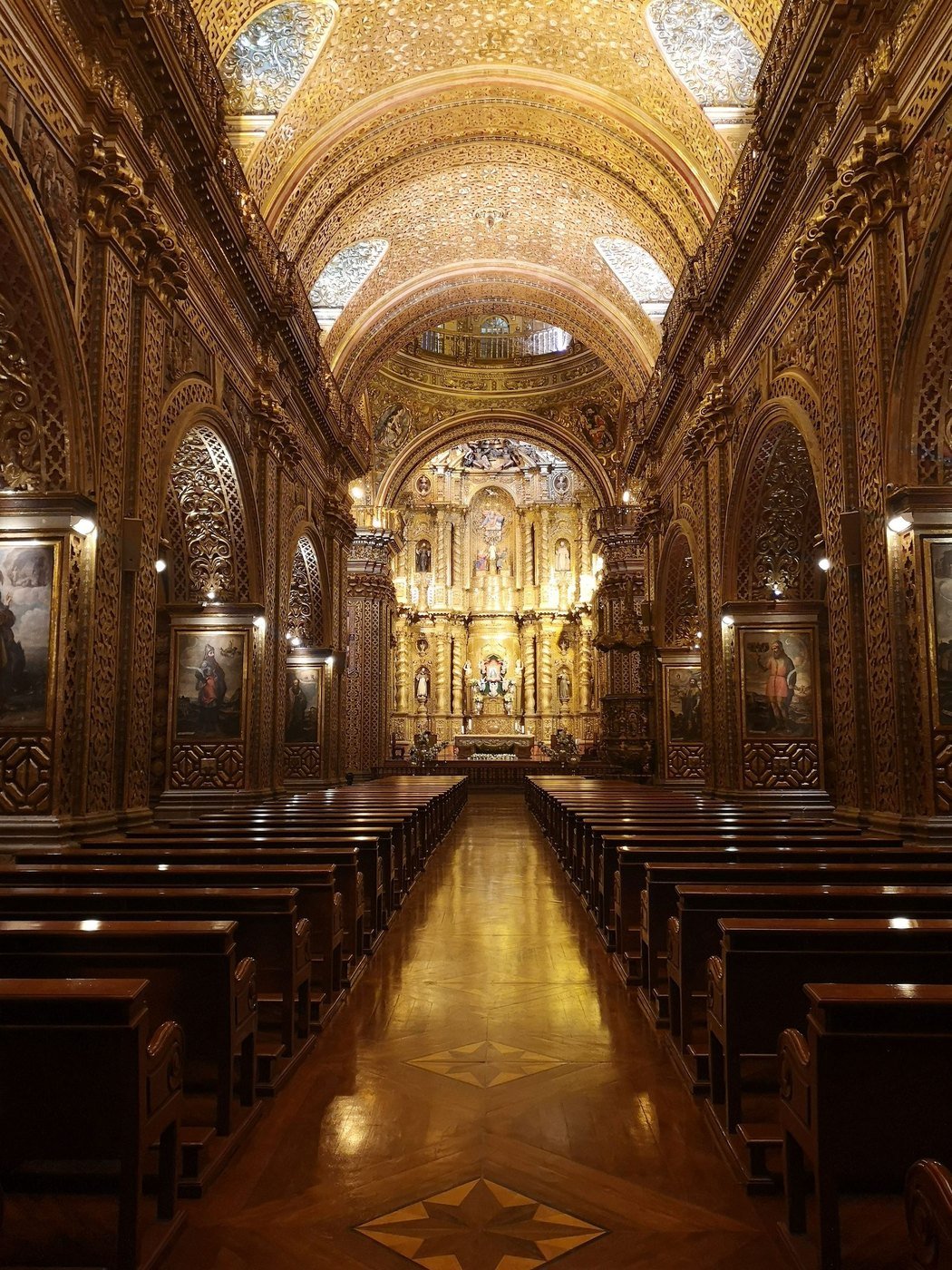 Interior of the Iglesia de la Compania de Jesus, Quito