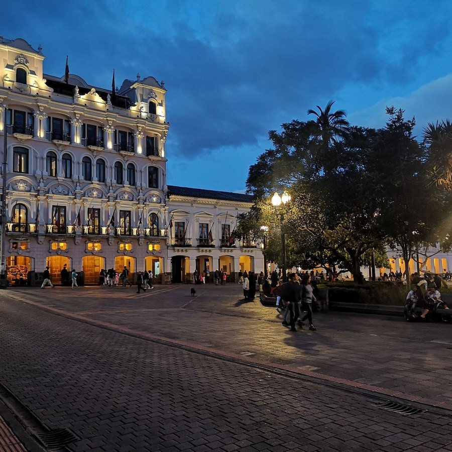 Plaza Grande, Quito, at dusk